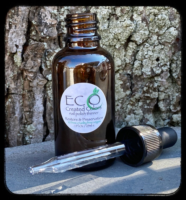 K&ouml;nnte beinhalten: Eine braune Glasflasche mit Tropfer, beschriftet mit "ECO Created Colors Nagellackverd&uuml;nner Wiederherstellung & Konservierung 10 free. cruelty free vegan 1 fl oz / 29 ml e"