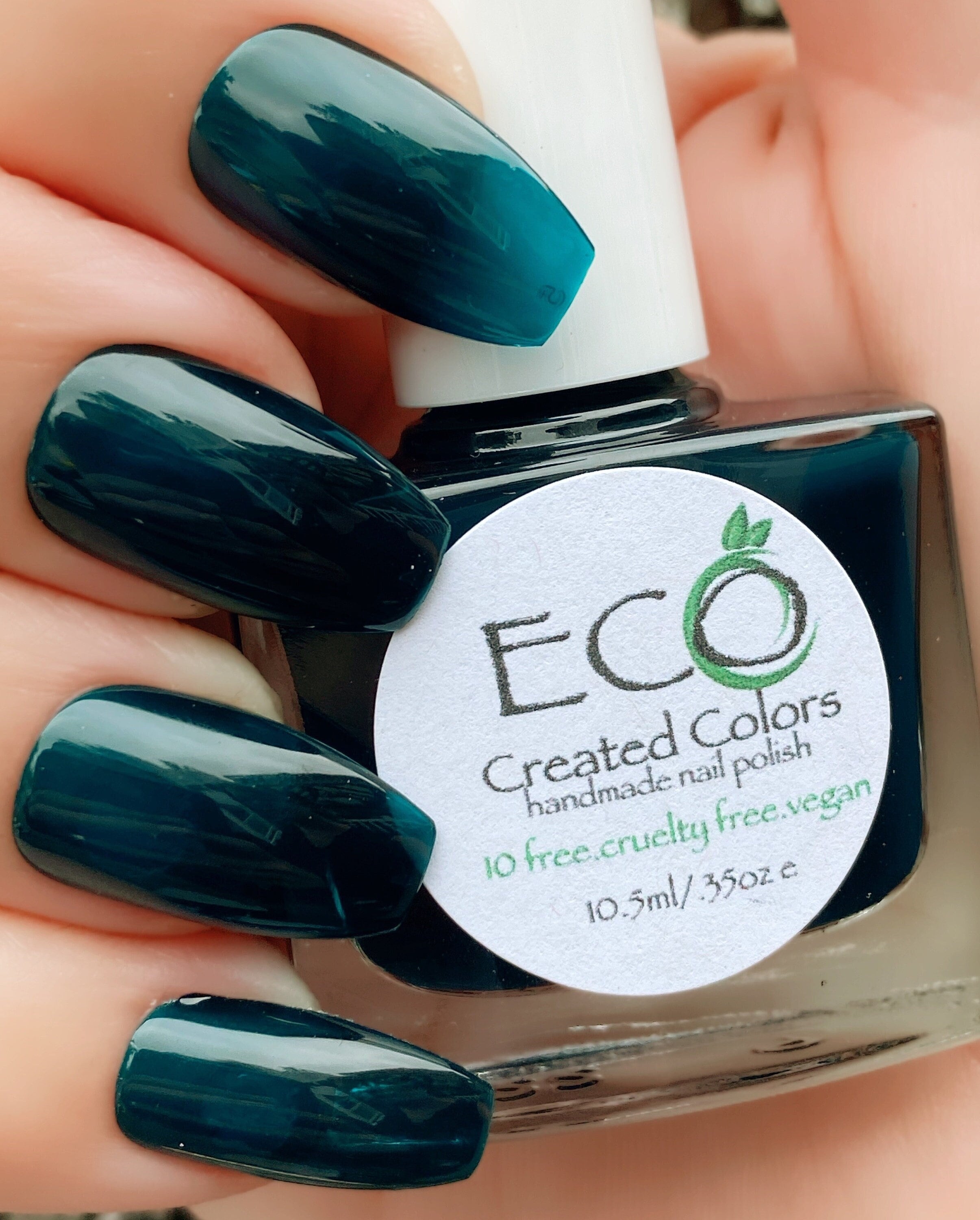 Emerald green nails