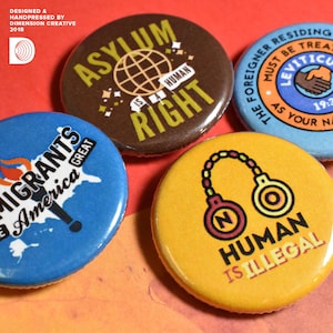 Badges pro-immigrants (3,17 cm / 1,25 po.) – Les immigrants font l'Amérique, l'asile est un droit humain, aucun humain n'est illégal, Lévitique 19