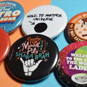 Life is Strange Pinback Button Badges 1.25&quot; Vortex Club, Hole to Another Universe, Frank&#39;s Beans, Release the Kraken, Shaka Brah, Retro Zone