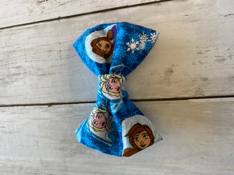 Disney style hair accessories Disney princess frozen bows Disney bow /& hair tie set ponytail