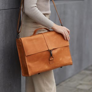 Bolso para portátil de cuero marrón, bolso grande de cuero auténtico personalizado, bolso bandolera de cuero estilo vintage, regalo de Navidad para él o ella