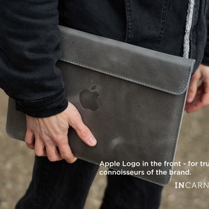 Minimalist burgundy leather laptop sleeve, aesthetic New 2022-2023 MacBook Pro 14 M1 and Air 13 M2 case, MacBook Pro 14 Designer cover zdjęcie 4