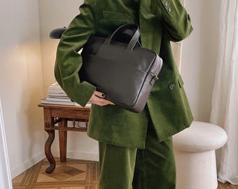 Bolso de trabajo minimalista para mujer: bolso de piel para portátil de 13 a 16 pulgadas, bolso de oficina estructurado, bolso de hombro para negocios.