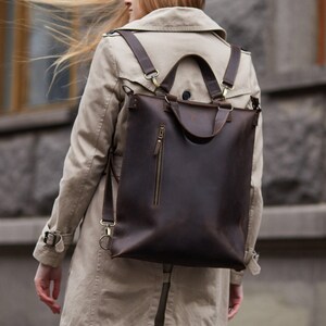 Sac à dos convertible en cuir pour femme, sac fourre-tout marron/cognac pour ordinateur portable, sac à dos de ville minimaliste personnalisé 2 en 1, fourre-tout en cuir véritable