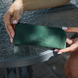 Custodia per occhiali da sole in pelle verde Custodia per occhiali di lusso in vera pelle per donna Custodia per occhiali estivi Regalo di Natale personalizzato per fidanzata