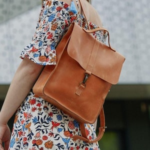 Skórzany brązowy plecak-torebka dla kobiet: codzienny, ręcznie robiony plecak z darmową personalizacją, pomysł na świąteczny prezent