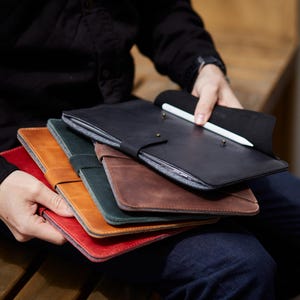 reMarkable Paper Pro用ペンホルダー付きカスタムケース｜同僚への卸売カスタムレザータブレットスリーブ｜彼女へのクリスマスプレゼント