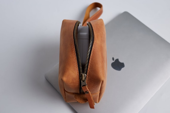 Travel Electronics Accessories Bag, Leather Cable Organizer, AirTag  Compatible Cord Organizer, Leather MacBook Tech Organizer 