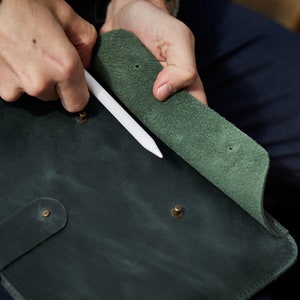 Leather Remarkable 2 sleeve case