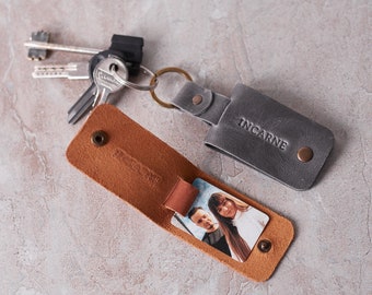 Small Gift for him | Personalized leather photo keychain | Engraved picture family portrait keyring | 1 year anniversary gift for boyfriend