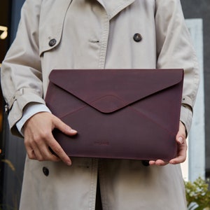 Custodia in pelle personalizzata per iPad Air 13 pollici M2 / Custodia in pelle minimalista per tablet / Custodia per iPad Pro M4 2024 / Regalo per lui o per lei