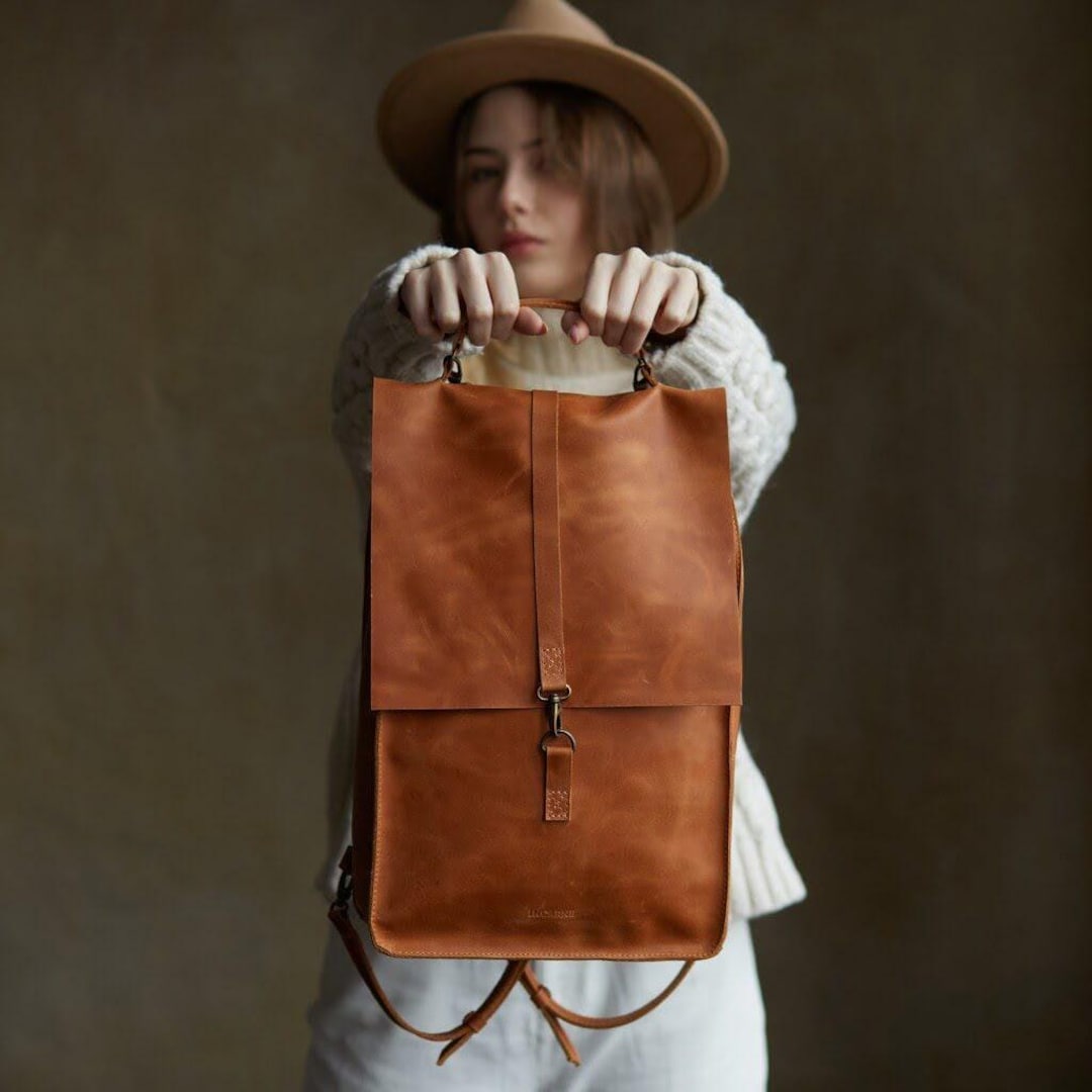 classic backpack with leather on bottom BMW F93 Color:Bad Bows Fjallraven Rucksack No 21 12.5” L x 19”