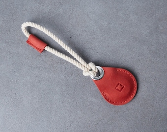 HandMade AirTag Keychain, AirTag Holder made of Premium Leather, Cute & Minimalistic Air Tag Case, Engaraved Emboss Name or Initials