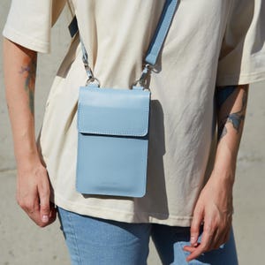 Elegante bolso pequeño de cuero para teléfono con correa para el hombro: regalo ideal para el Día de la Madre para ella / Funda de cuero para teléfono celular para iPhone 15, 16 Pro Max