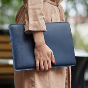 Personligt fodral i fullnarvat läder till Microsoft Surface Pro: Slimmat surfplattefodral passar Pro 7/8/9/X