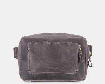 Leather Crossbody Bag for Men: Compact Shoulder Bag for Everyday Essentials