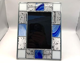 Handgjord bildram i blått och vitt med svart Bullseye-motiv, 4x6