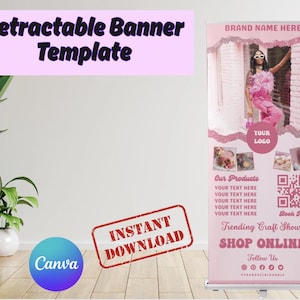 Könnte beinhalten: Rosa Rollbanner-Vorlage mit dem Text "Retractable Banner Template" oben. Das Banner zeigt eine Frau in Rosa, Produktbilder und die Worte "Shop Online". Enthält ein Canva-Logo und einen Stempel "Instant Download".