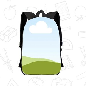 Puede incluir: Mochila negra con un dise&ntilde;o de paisaje que presenta una nube blanca, cielo azul y colinas verdes. La mochila tiene correas negras para los hombros y un asa superior, adecuada para &uacute;tiles escolares.