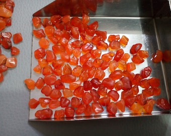 25 Piece Orange Carnelian Crystal: Raw Gemstone (6-8 MM)
