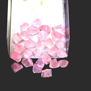 10 Stück natürliche Rohsteine, Größe 7-10 MM Rosenquarz Rohsteine, rosa Rosenquarz Kristalle roh, ungeschliffen Rosenquarz rau, Grosshandel roh
