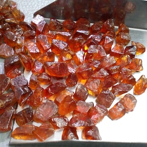 10 Granates Hessonita en Bruto AAA: Gemas Naturales Sin Pulir (12-15 MM)