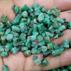 15 Pieces Loose Emerald 9-11 MM Rough, Green Emerald Rough, Loose Rough Gemstone Green Emerald, Emerald Crystal Raw, Loose Rough Wholesale