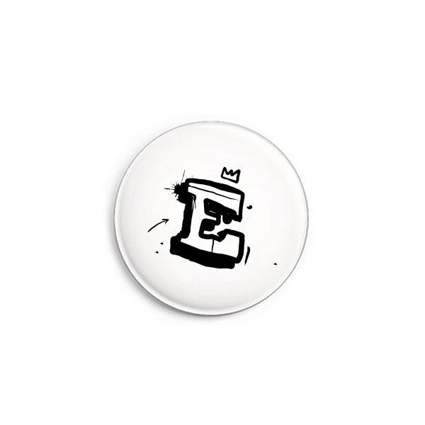 Graffiti Letter E Button | Street art pin with safety pin for name day | Mini gift for parties & birthdays: Emil, Ernst, Emma