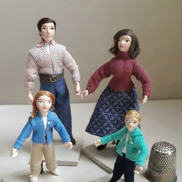 10 Pcs 1:24 Scale Sitting Figures – Painted Male & Female Humans For G Scale Layouts