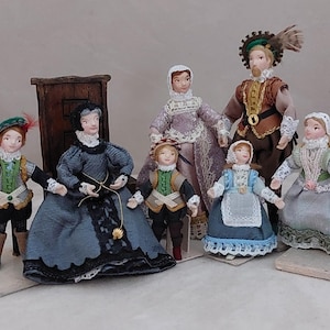 1/24 Scale Tudor Merchant Family Dolls