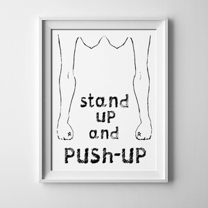 Puede incluir: Ilustración en blanco y negro de una persona haciendo una flexión con el texto "stand up and PUSH-UP" debajo.