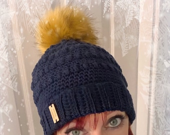 Crochet Pom Pom Beanie Pattern, Holzig Design (PDF Download)