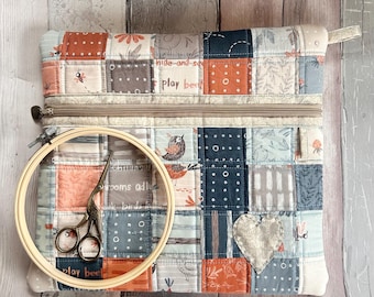 Quilted Project bag Ideal for Cross Stitch / Embroider. Moda fabric. 11' x 13" Handmade.