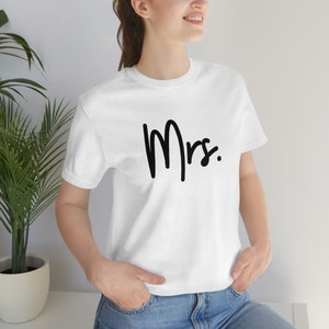 Mrs. Shirt, Calligraphy Script Shirt, Honeymoon Shirt, Trendy Mrs. Shirt, Just Married Shirt, Mrs. Shirt Gift, Cute Mrs. Shirt