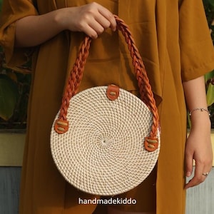 SALE Bali Weiße Runde Rattan Handtasche, Ata Gras Crossbody Tasche, Boho Boho Tasche, Frauen handgewebte Strohtasche (mit ClipVerschluss)
