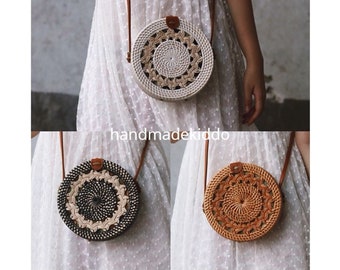 VENTA Bali Trenza redonda Rattan bolsa, tejido a mano Ata bolsa de paja, Boho Boho bolsa, verano y otoño tejido bolsa de paja, mujeres (marrón y blanco)