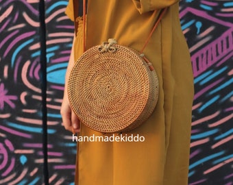VENTA Bolsa redonda de ratán balinés, bolso bandolera de hierba Ata, bolso Boho Boho, bolsa de paja tejida de verano y otoño (color natural con cierre de cinta)