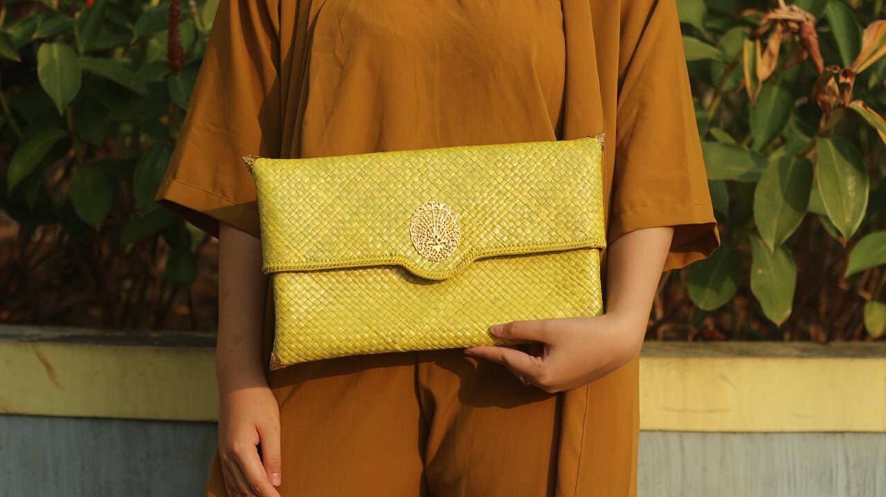 SALE Gold Straw Clutch Straw Bag Hand Woven Bag Pandan Leaf Etsy