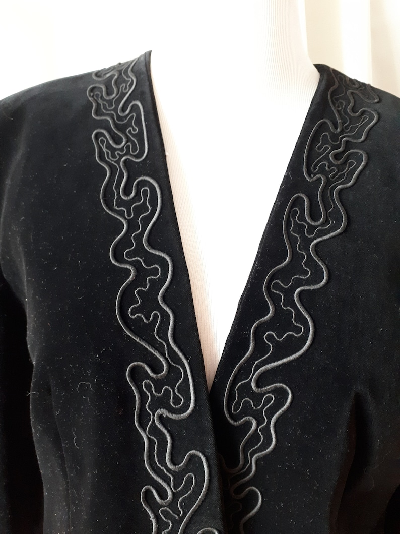 Vintage 1980s Jaeger Black Velvet Cropped Blazer Size XL