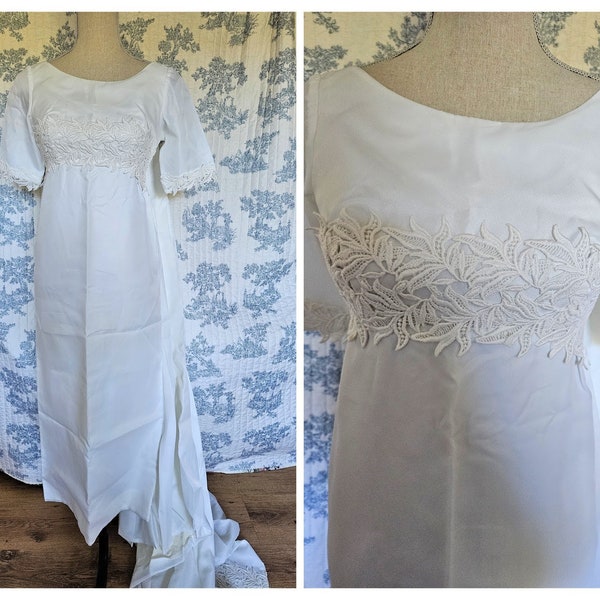Size XS Vintage 1960s Wedding Dress With Detachable Train