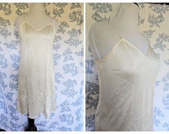 Clearance - Size Medium Vintage 1990s Intimate Details Cream Dress Slip