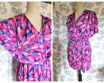 Size S to M Vintage 1970s Sea Queen Mini Wrap Dress