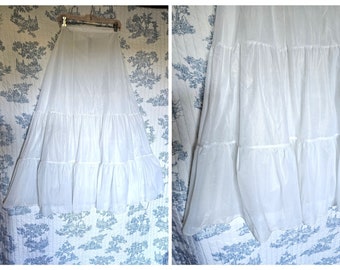 Size XS to S Vintage 1970s White Full Length Crinoline Skirt