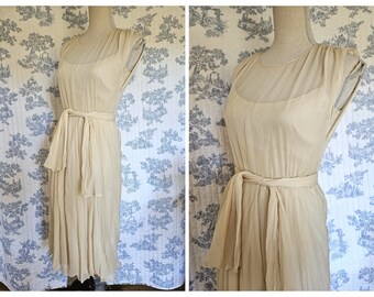 Size XS to S Vintage 1950s Victoria Royal Beige Silk Dress