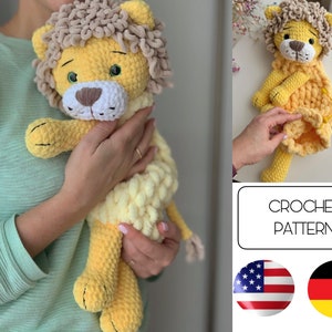 Puede incluir: Patrón de crochet para un juguete amigurumi de león amarillo y marrón. El patrón está disponible en inglés y alemán. El patrón incluye instrucciones para tejer al crochet la cabeza, el cuerpo y la cola del león.