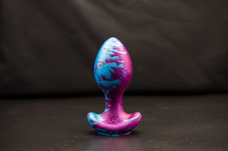 Custom Silicone Buttplug Magnus 14 cm long and 5.8 cm diameter 