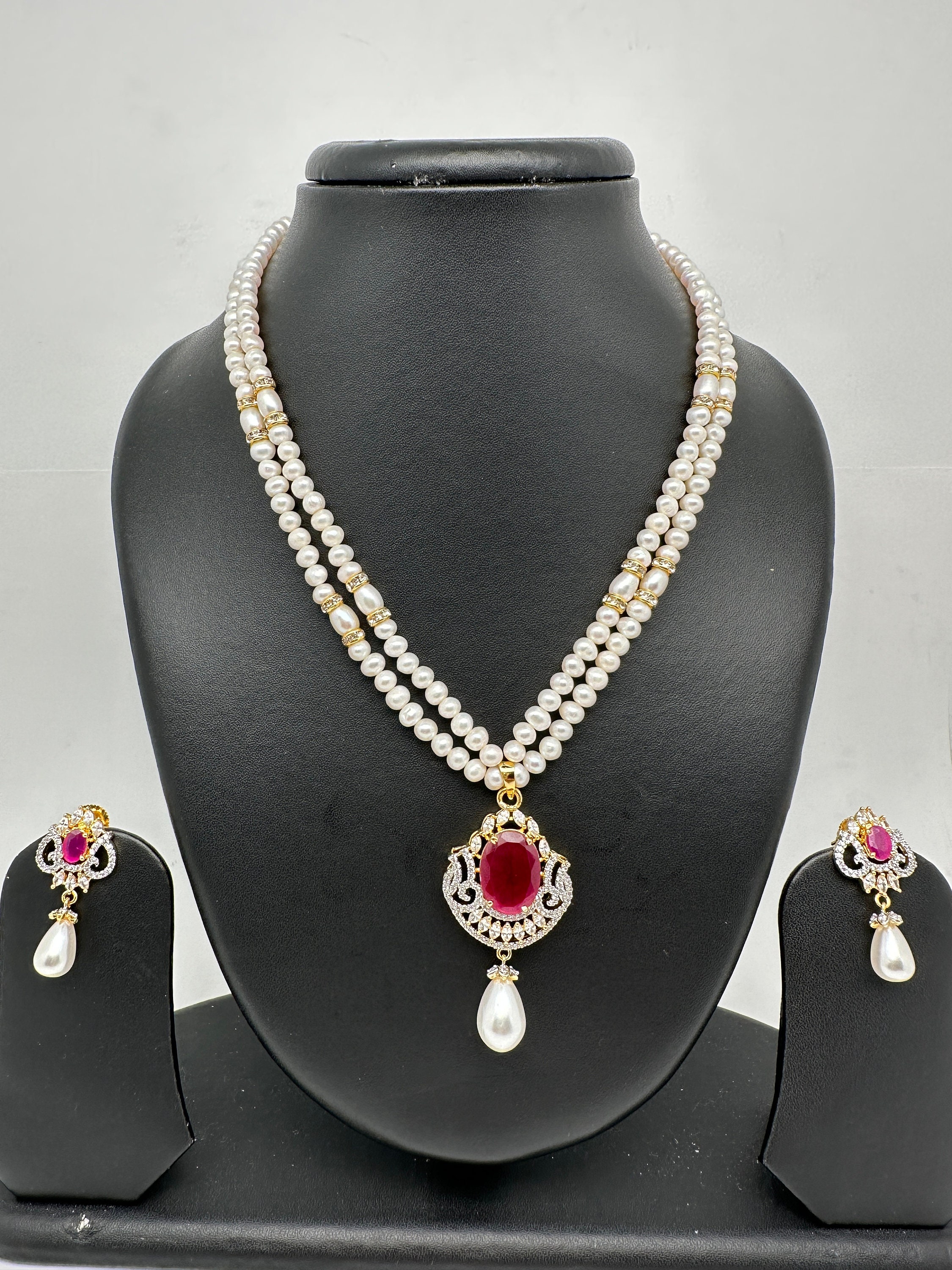 Side pendant pearl necklace deals