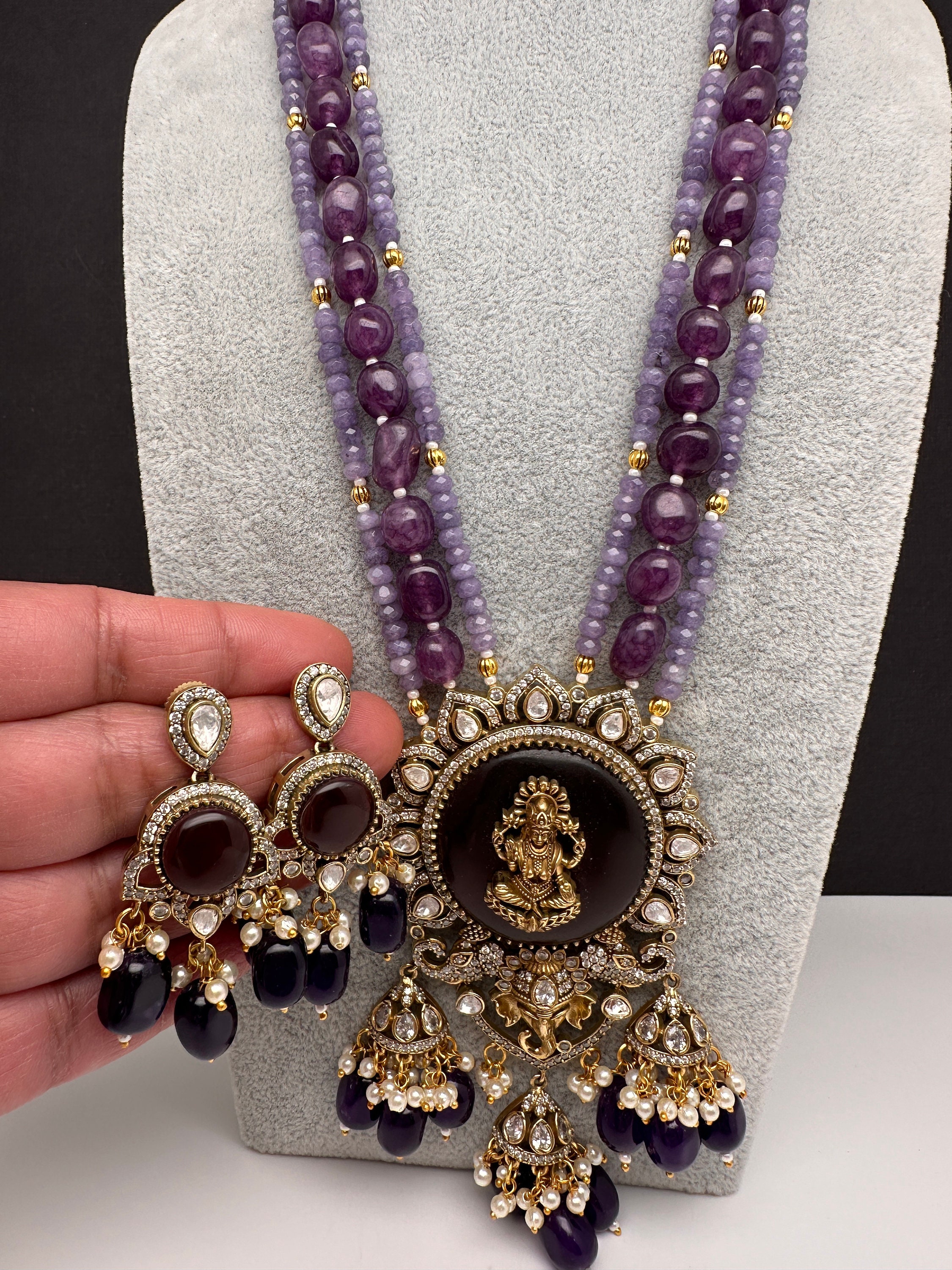 Sapphire Beads Mala with Flat Diamond Pendant photo | Beaded fashion  necklace, Black beaded jewelry, Diamond pendants designs