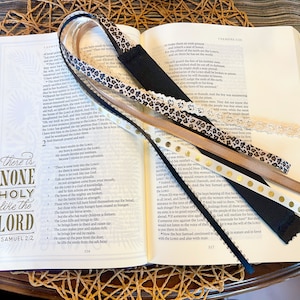 Cintas para Biblias en negro, blanco y tonos neutros – Lomo de madera de primera calidad